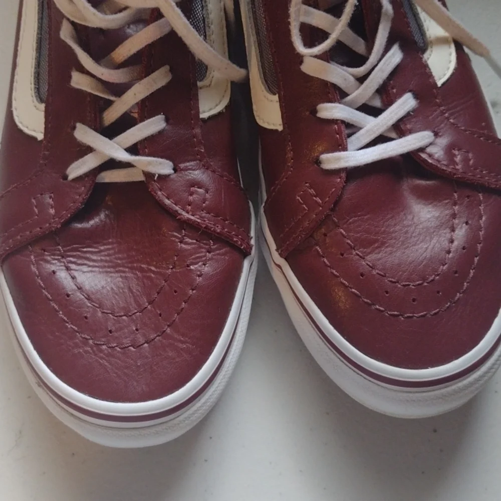 Burgundy Metal mash women’s 7.5 high top vans Men's 6